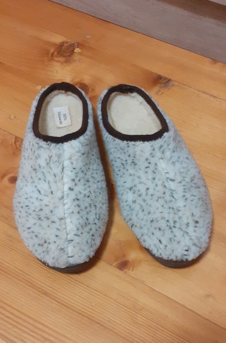 Тапочки нові натуральна цегейка теплі зручні міцні.