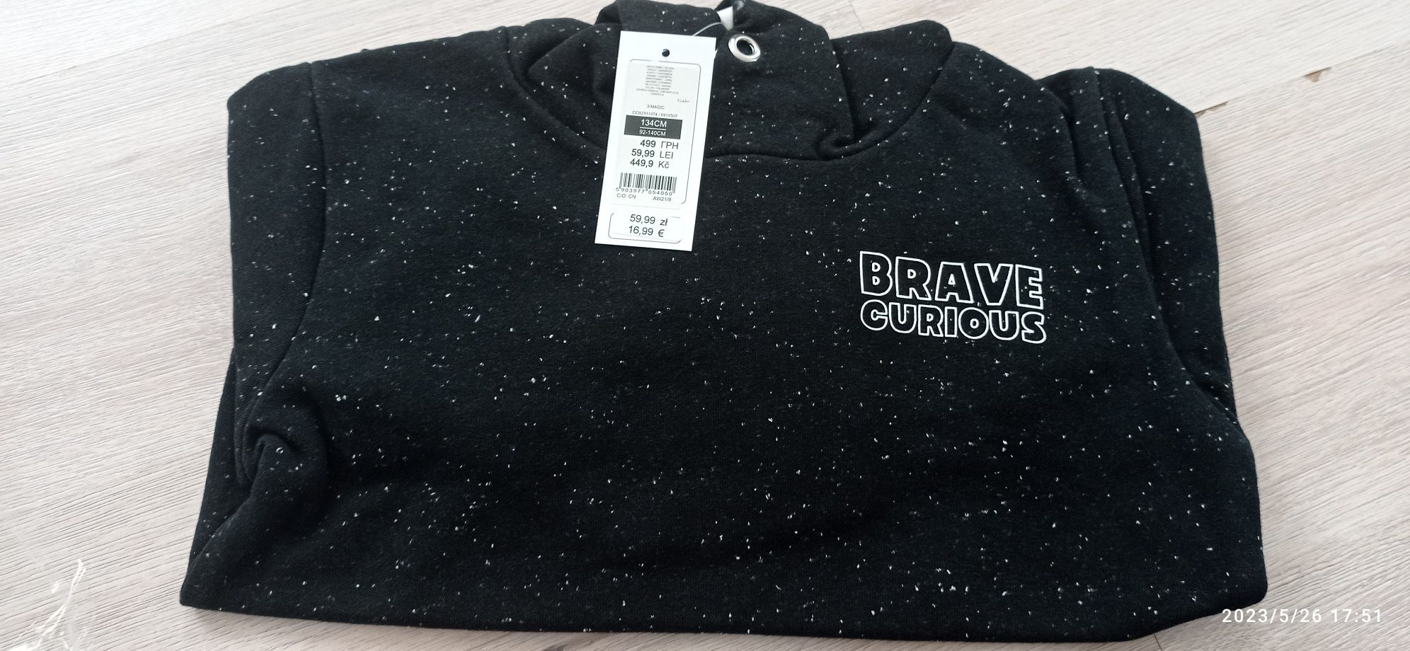 Bluza czarna chłopięca nowa z kapturem 134