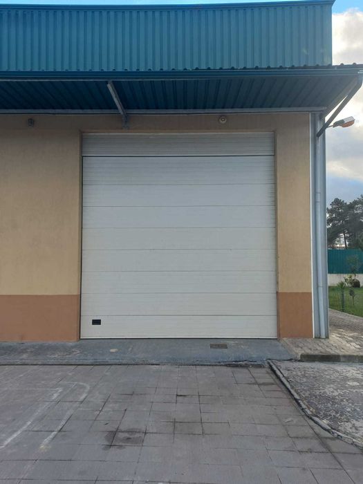 Armazém para arrendar em Rua Eugénio dos Santos, Pinhal de Frades