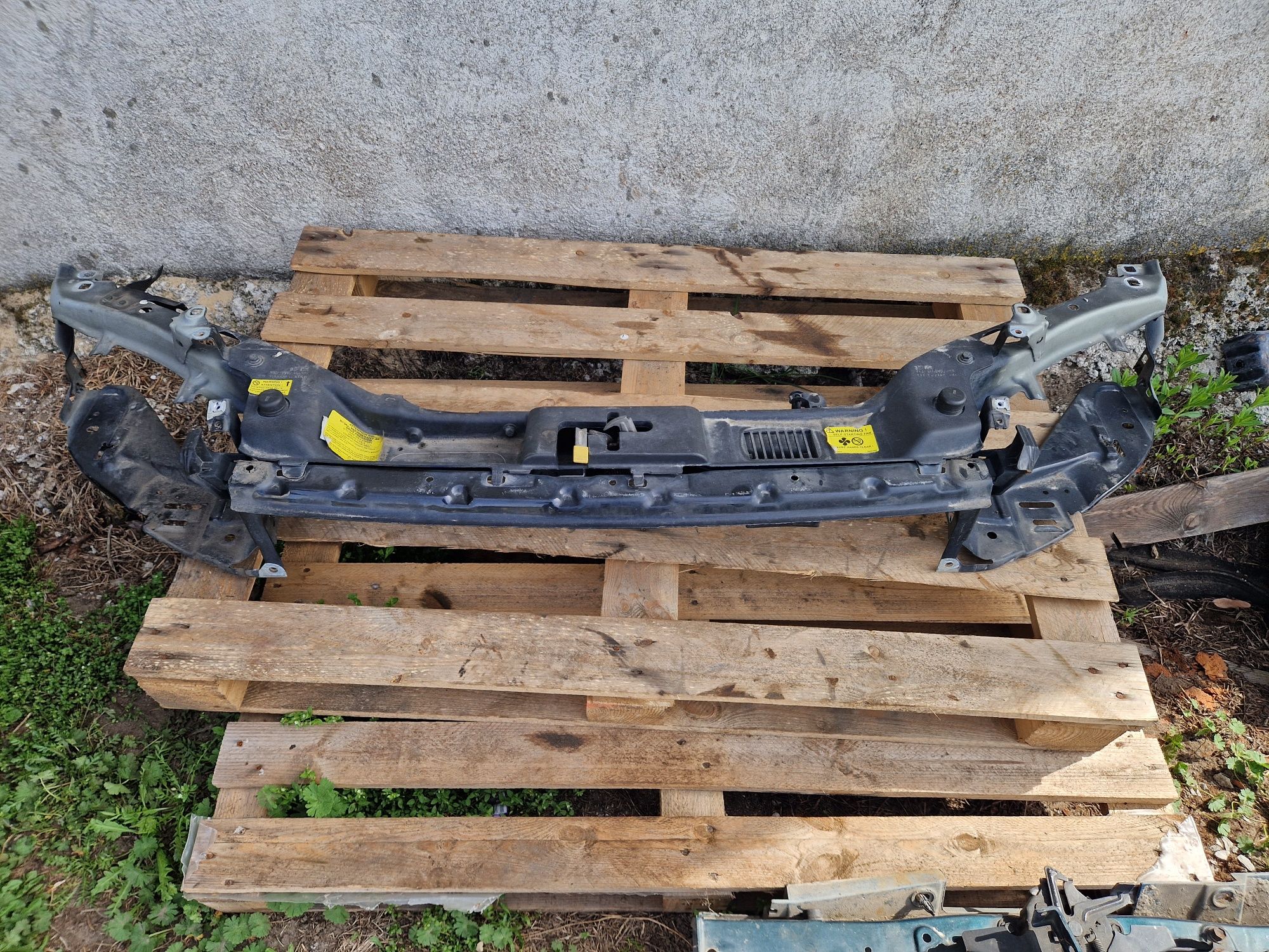 Pas przedni Volvo V50 S40  04-12 r