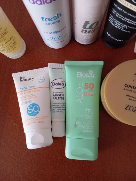 Zestaw kosmetyków 
Nowy toner onlyn bio kolor waniliowy 
Toner only bi