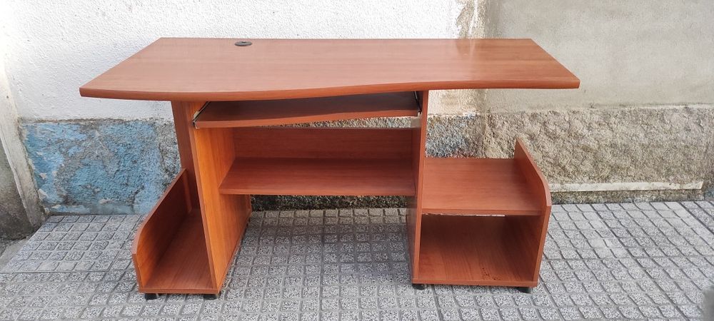 Secretaria de estudo e computador