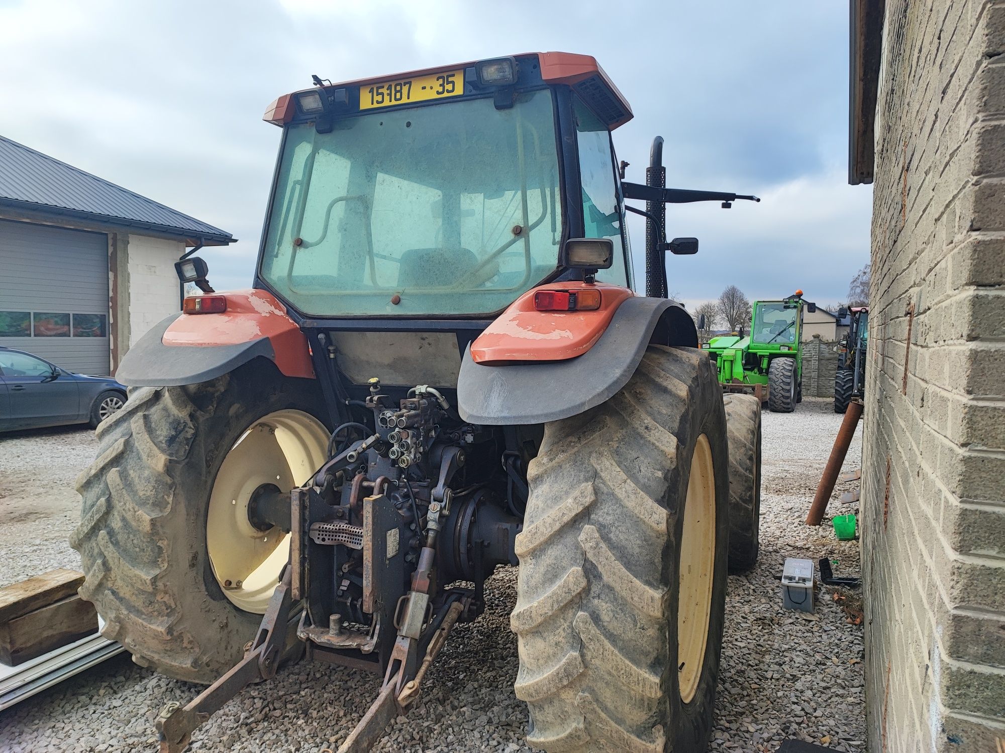 New Holland M 100