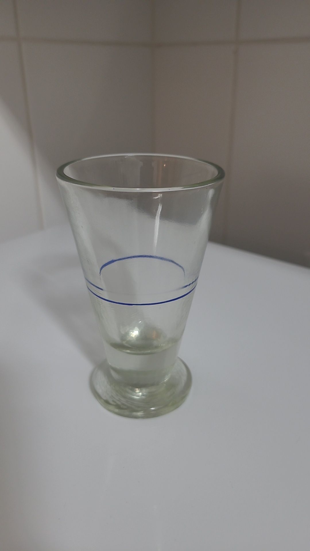 Típico copo com risca azul (Vidro grosso)