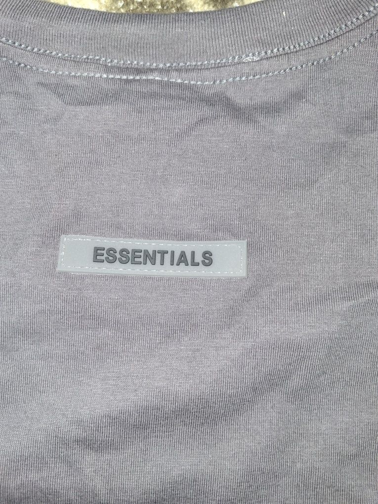Футболка essentials