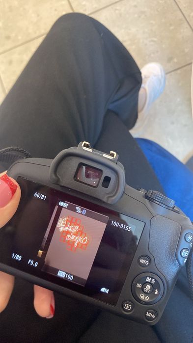 Canon EOS R100 (RF - S 18-45mm F4.5-6.3 IS STM KIT)