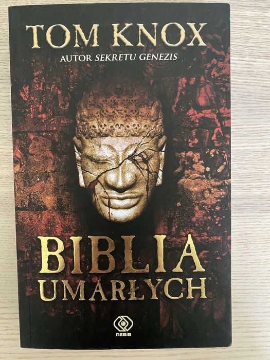 Biblia umarłych, Tom Knox