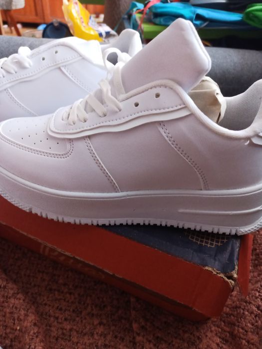 Białe zwykle adidasy rozmiar 38