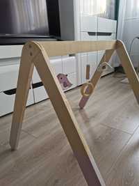Drewniany stojak-pałąk dla niemowlaka