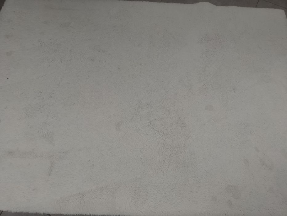 Sprzedam fajny dywanik 190x130 cm.