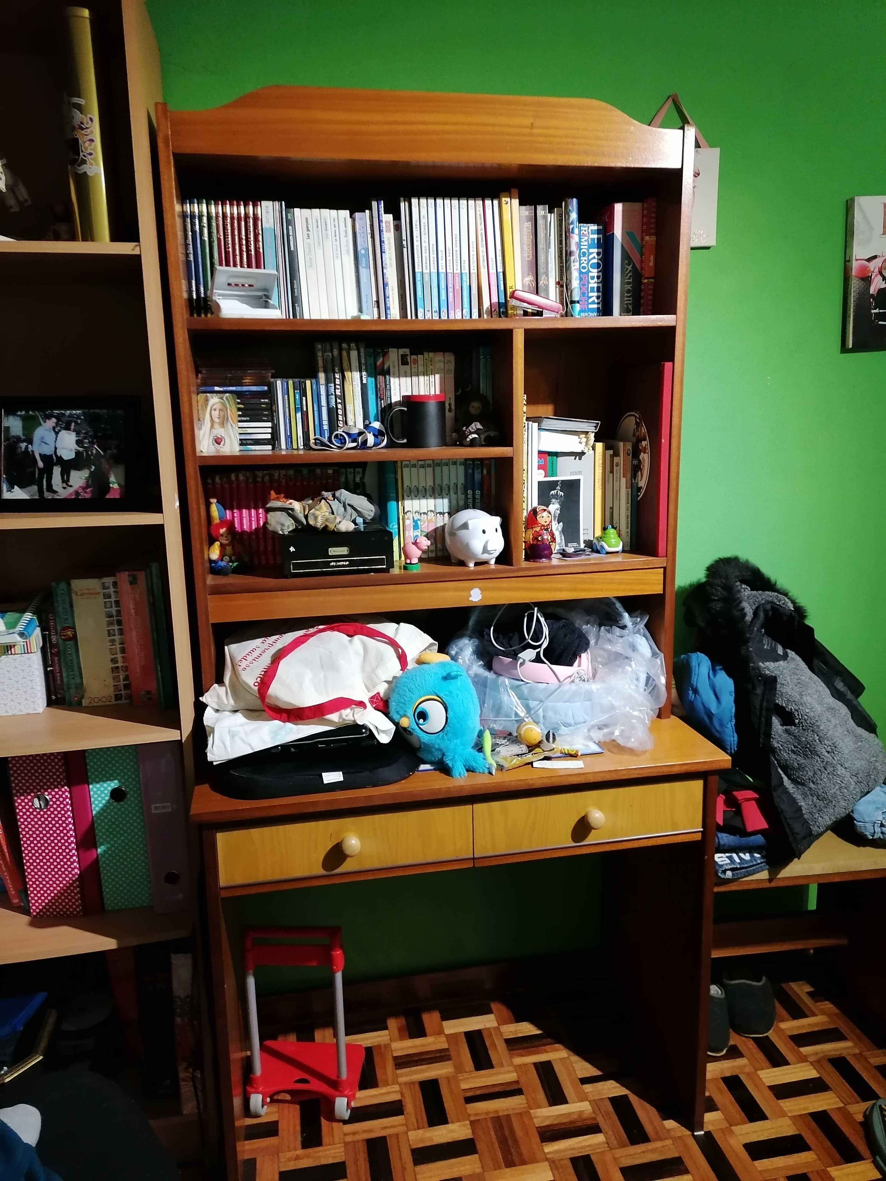 escritório com biblioteca integrada + banco
