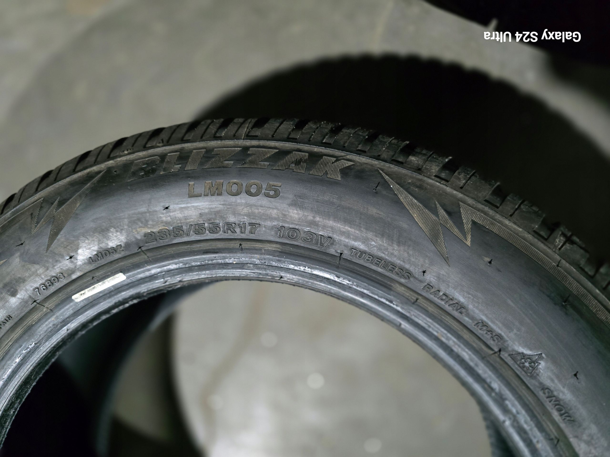 Bridgestone Blizzak LM005 235/55R17 103V 7mm 4X 22R