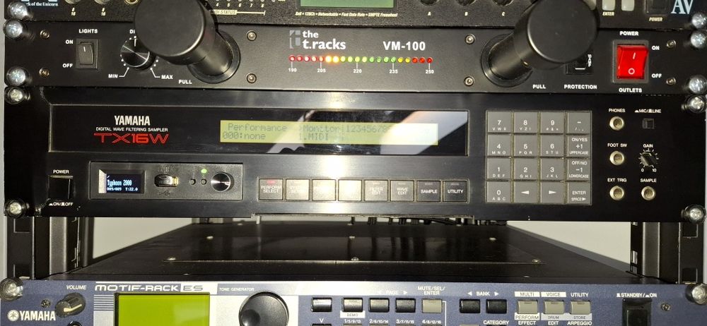 Yamaha TX16W Sampler