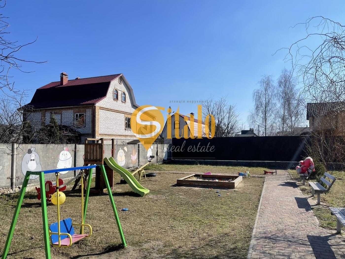 Таунхаус з крутою ціною на Осокорках, 110 кв.м, 2.3 сотки, метро 5 км