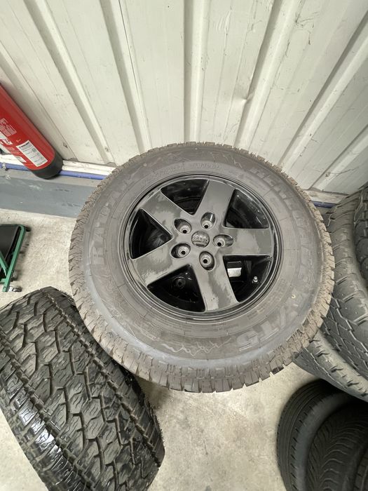 Jante Jeep Wrangler + Pneu Radar A/T5 praticamente novo!