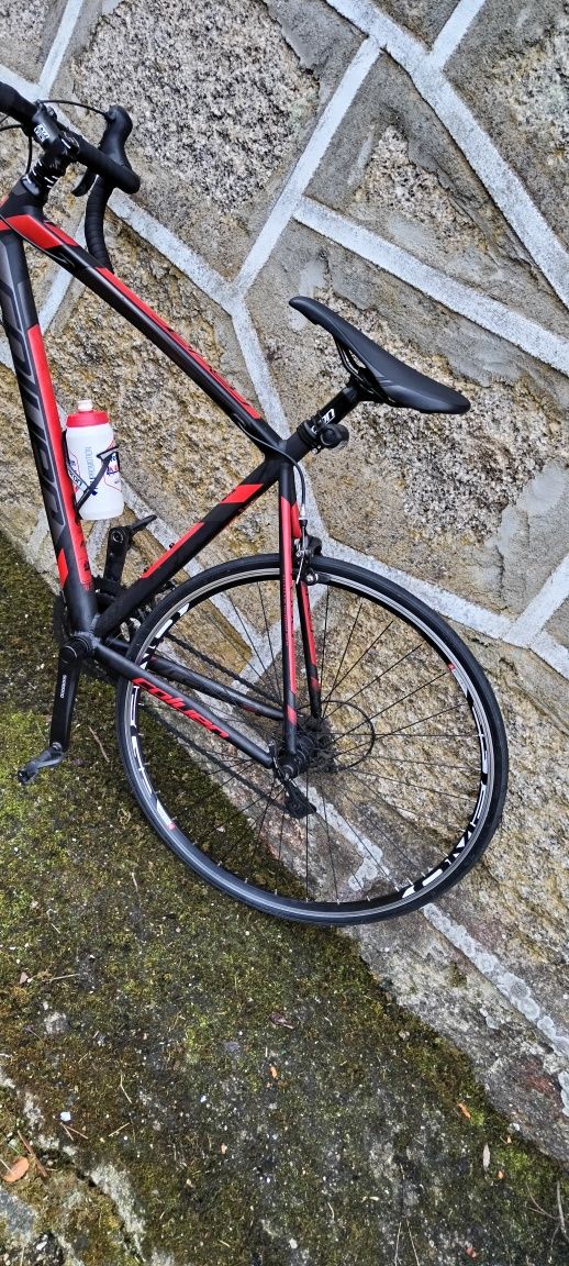 Vendo bicicleta de estrada coluer ótimo estado com poucos km's rodados