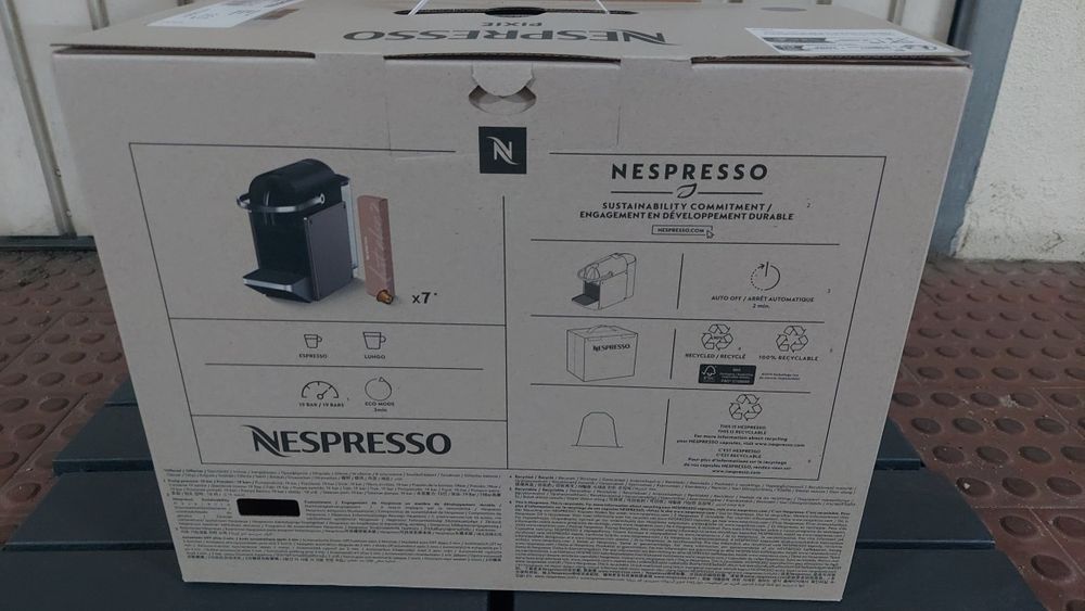 Nespresso Pixie Titan (novo design)