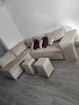Vendo sofa-cama com quatro almofadas e dois bancos