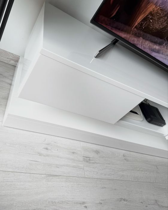 Szafka RTV biała lakierowana 130cm