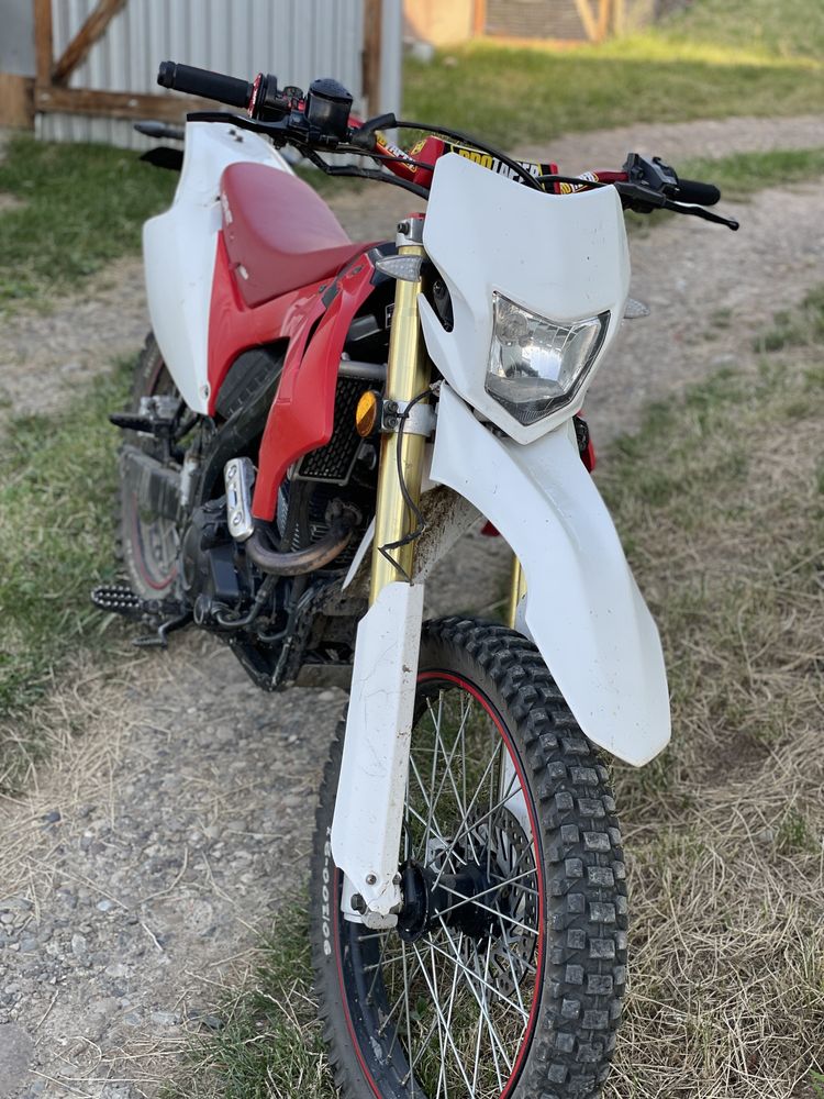 Продам мотоцикл ендуро 250