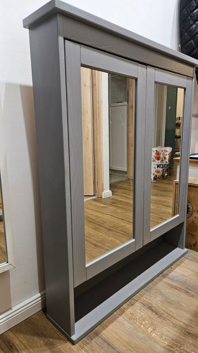 Drewniana szafka łazienkowa wisząca z lustrem