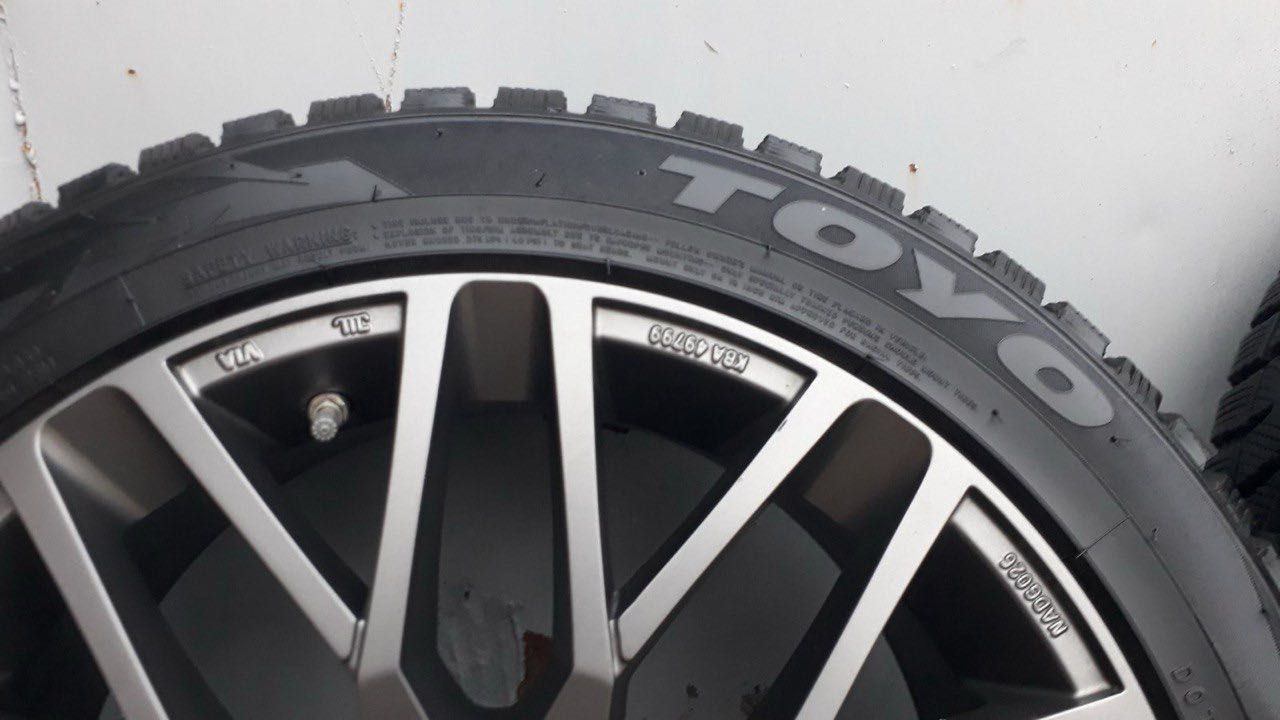 Momo Revenge 8x18/5x114.3 та Toyo observe g3-ice 235/45 r18