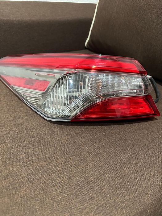Toyota Camry 70 задні ліхтарі