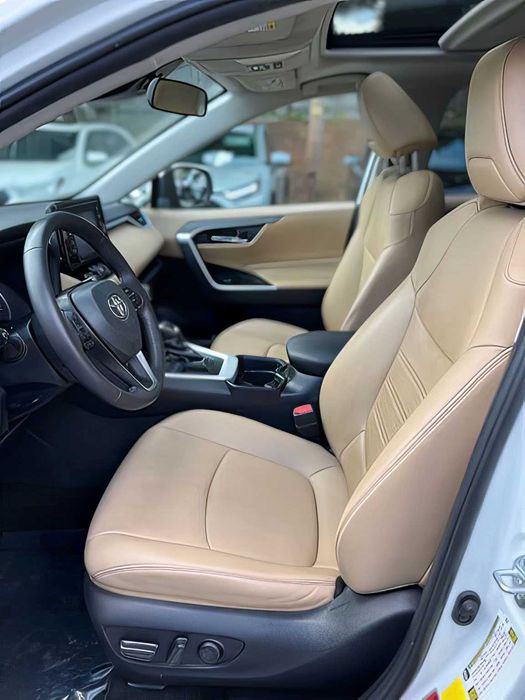 Toyota RAV4      2020