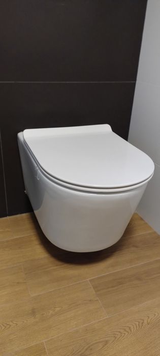 Muszla miska WC wisząca.