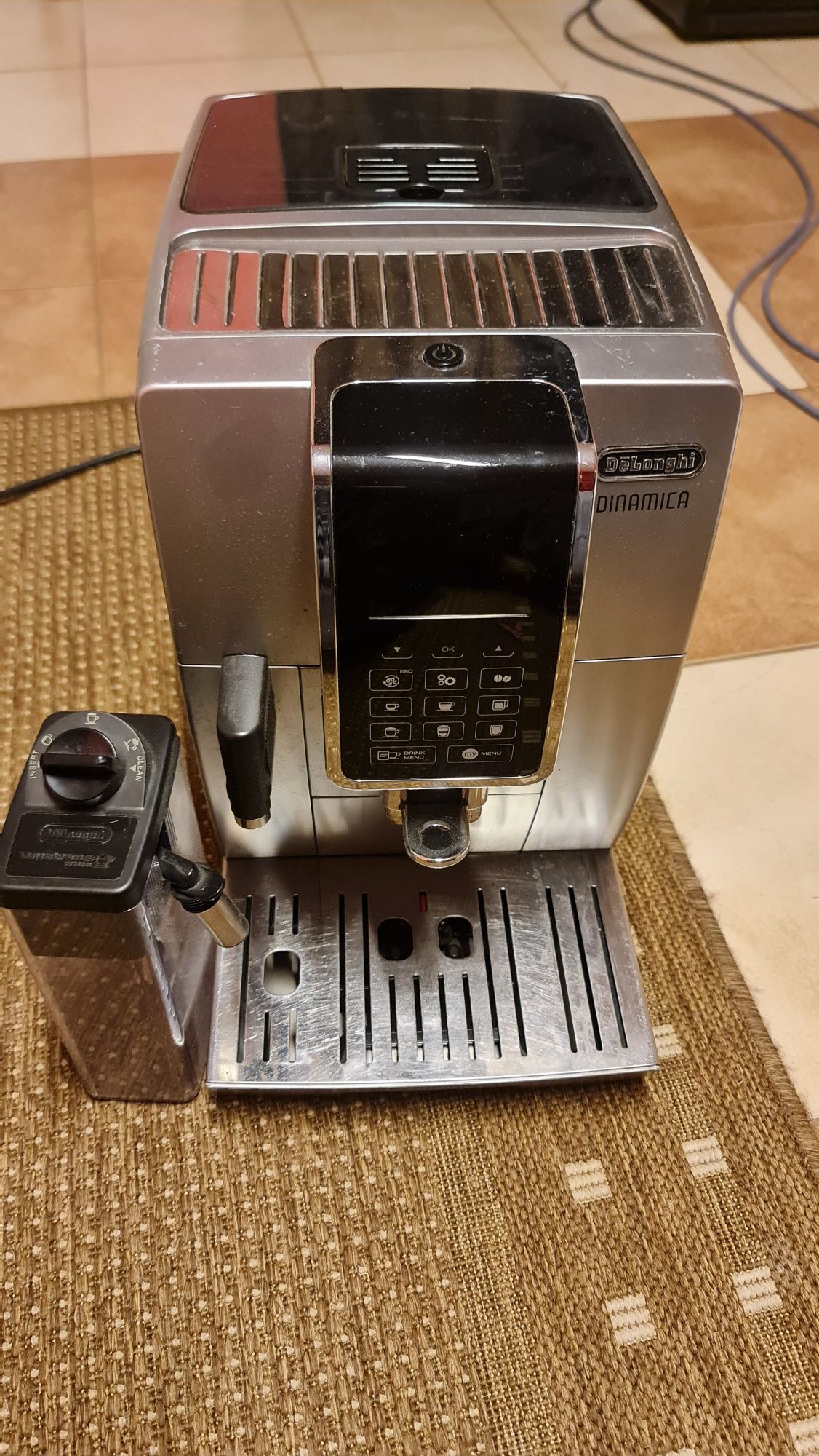 Expres ciśnieniowy DeLonghi Dinamica