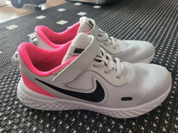 Buty  sportowe Nike R 34 jak nowe