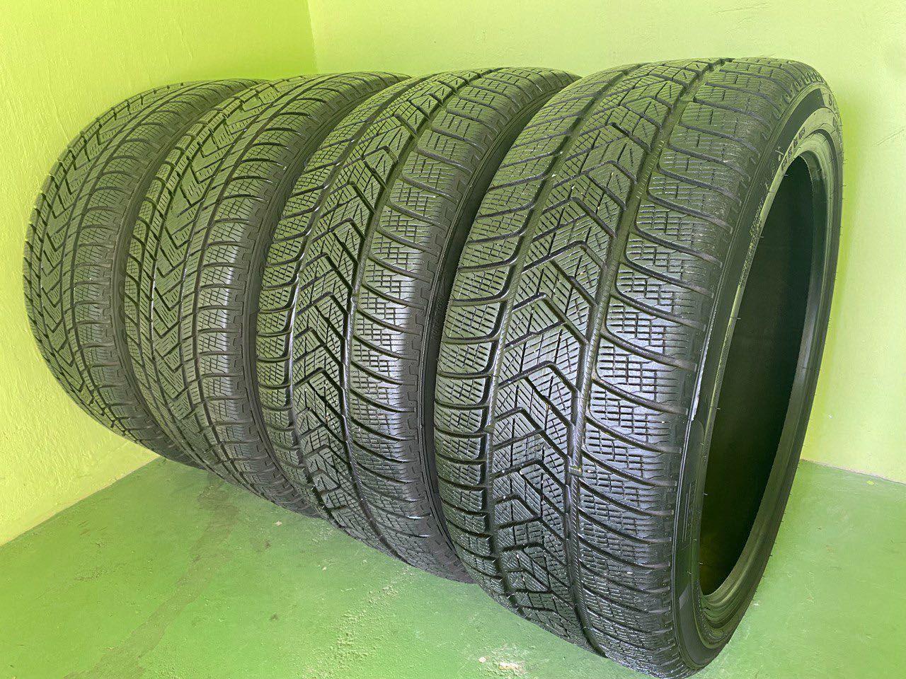 Opony zimowe Pierelli Scorpion Winter 255/40 R21 105 V i 265/40 R21