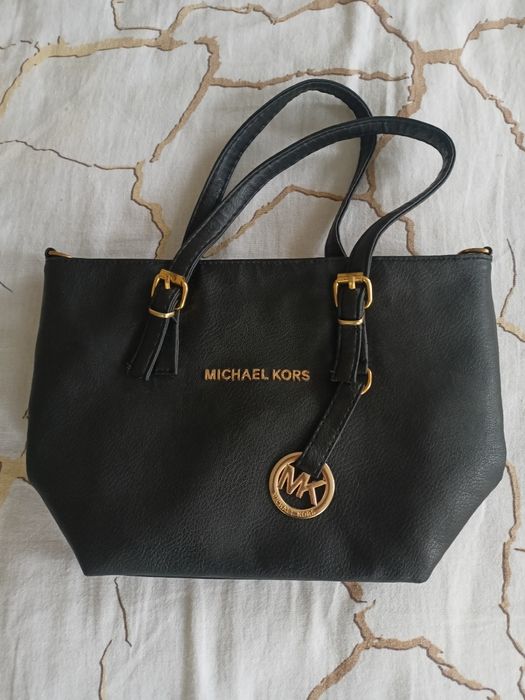 Сумка Michael Kors. Чорного кольору. Ціна договірна.