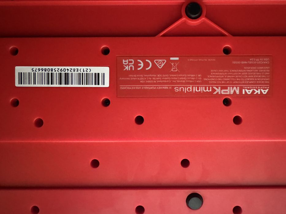 Продам набор Звукова карта Focusrite Scarlett 2i2 4th Gen + AKAI MPK
