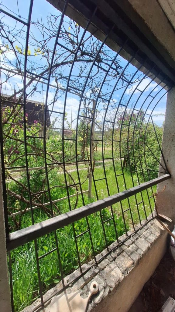 Продається дачний будинок в с. Ташки кооператив ,, Сад '', є світло.
