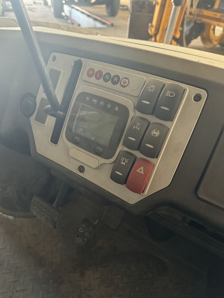 Позашляховий автомобіль JCB Workmax 800 D