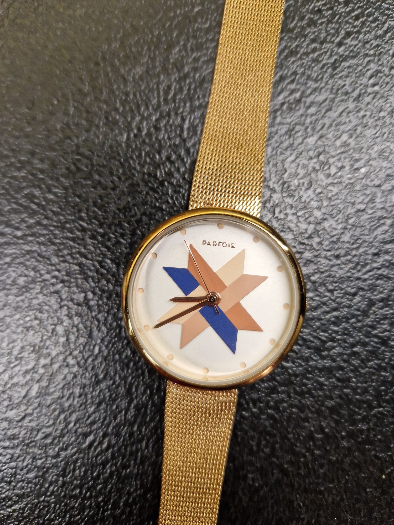 Złoty zegarek Parfois