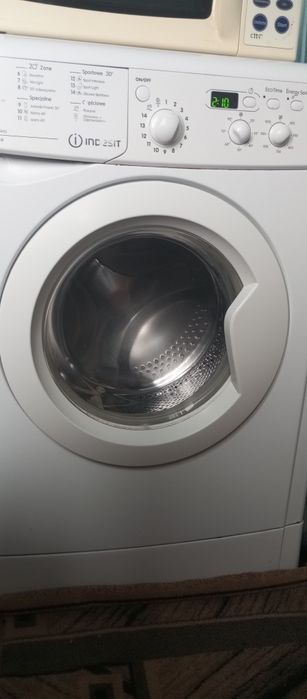 Пральна машина "Indesit"