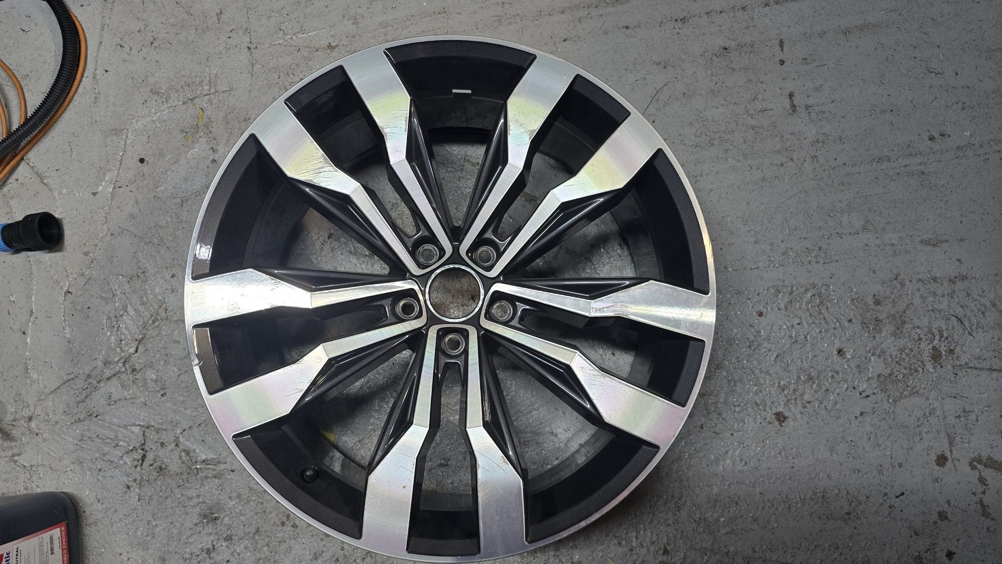 Felga vw tiguan r line 20" 5na601025g