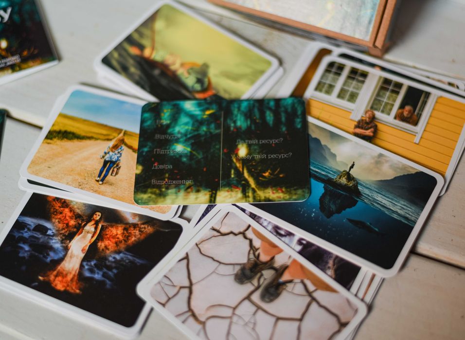 Метафоричні асоціативні карти "право на Кризу"