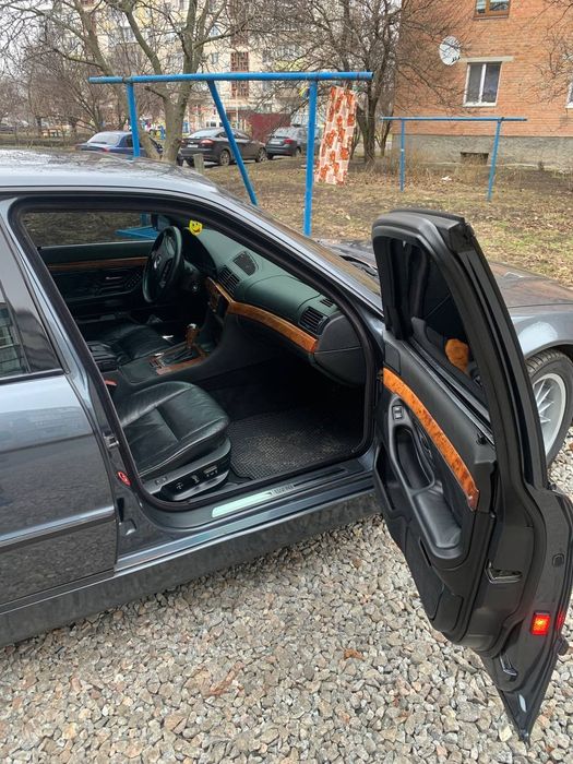 Продам автомобіль BMW e38 740iL 1999рік