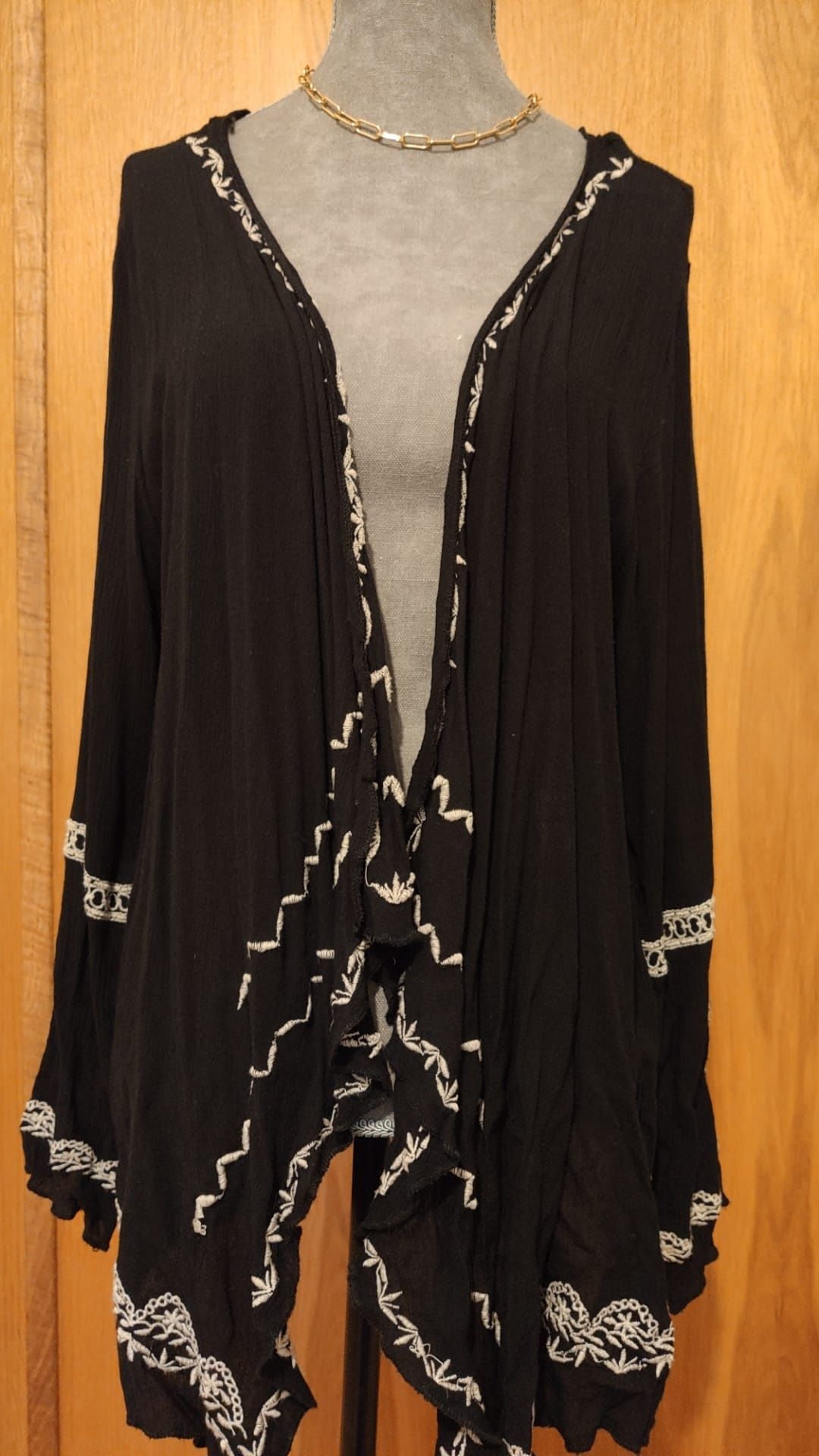 Casaco Pull & Bear com bordado (S)