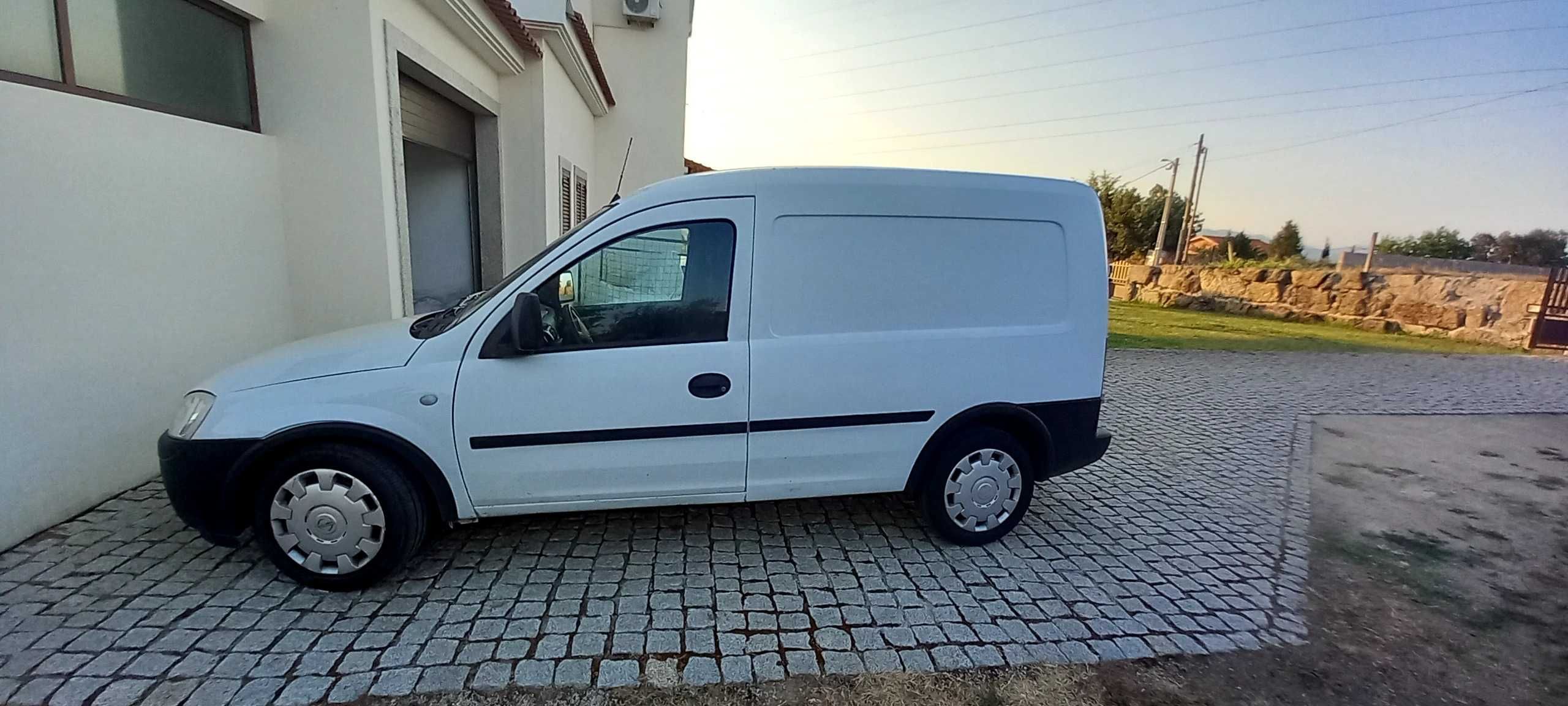 Vendo Opel combo muito bem estimada