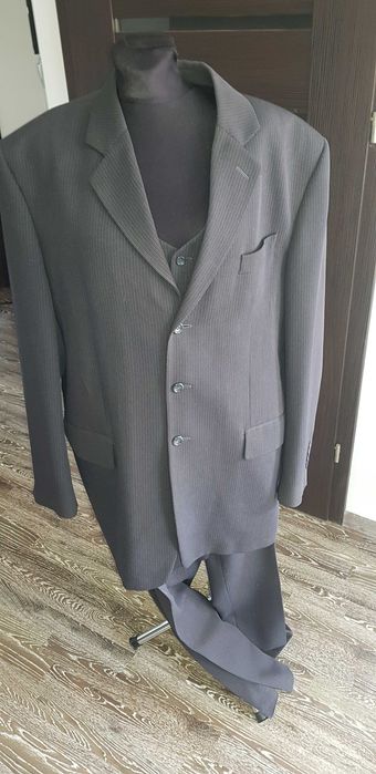 Garnitur męski trzyczęściowy firmy Sunset Suits 194/124/114