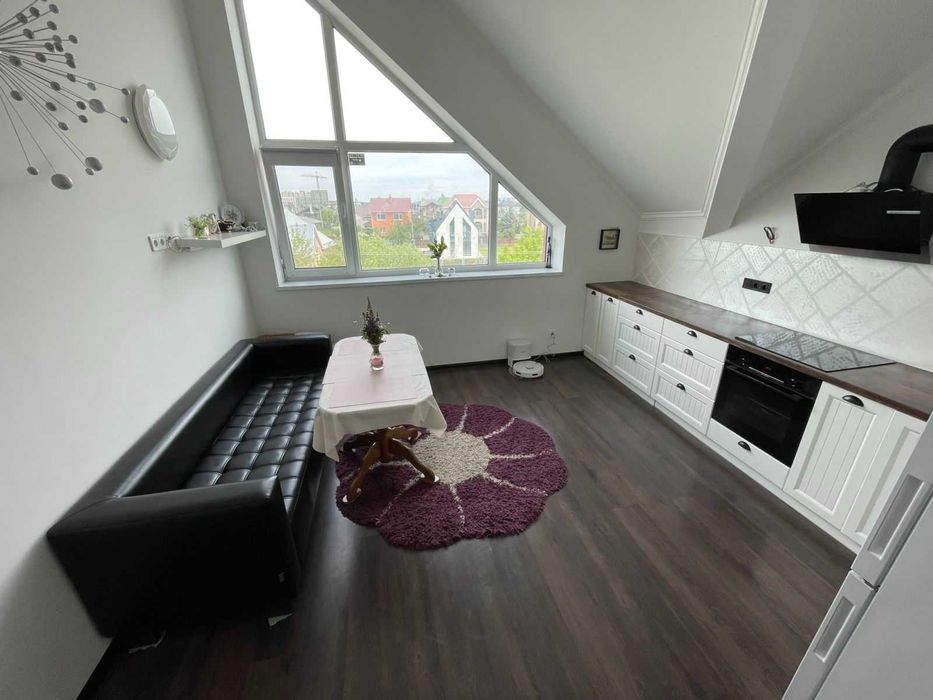 Простора дворівнева двокімнатна квартира в Ворзелі