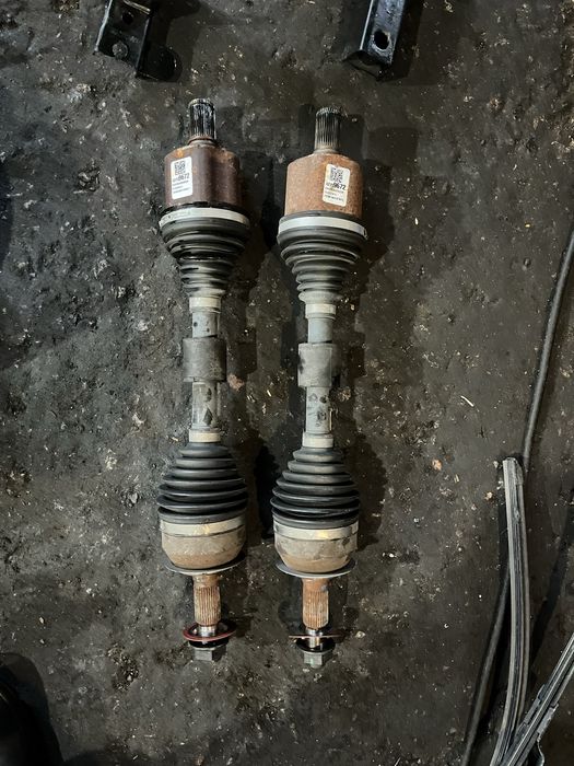 Chevrolet bolt ev 22-23 рік піввісь ліва права  42759672