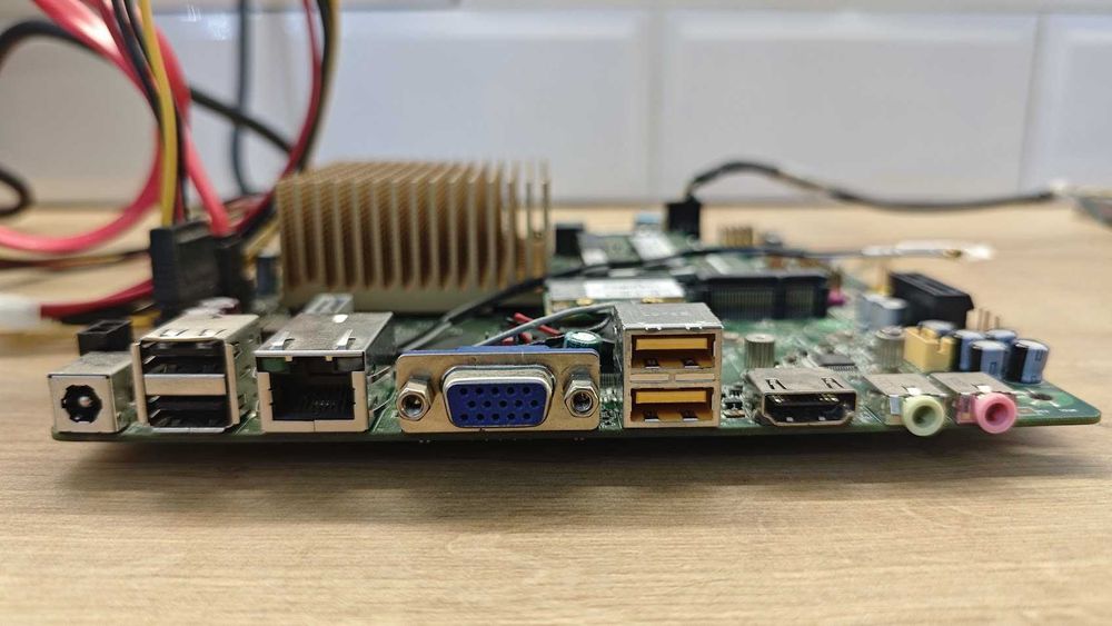 Intel BOXDN2800MT + Atom N2800 + 2GB + WiFi ITX