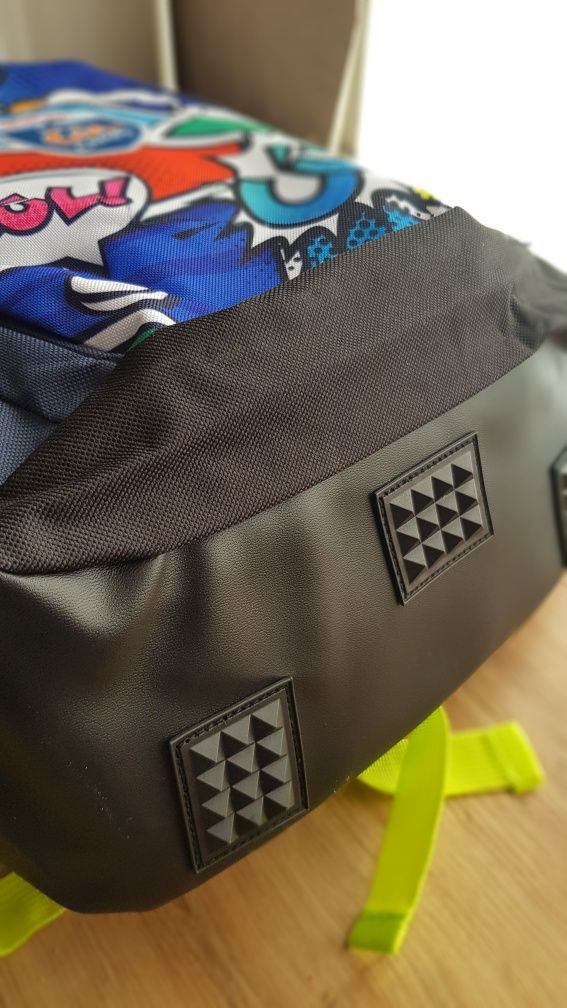 Нові рюкзаки, шкільні портфелі для хлопчика .