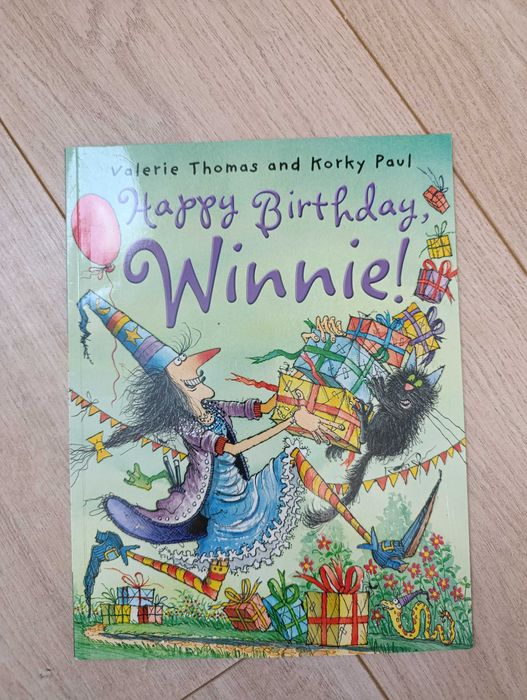 Winie and Wilbur: Happy birthday, Winnie!
