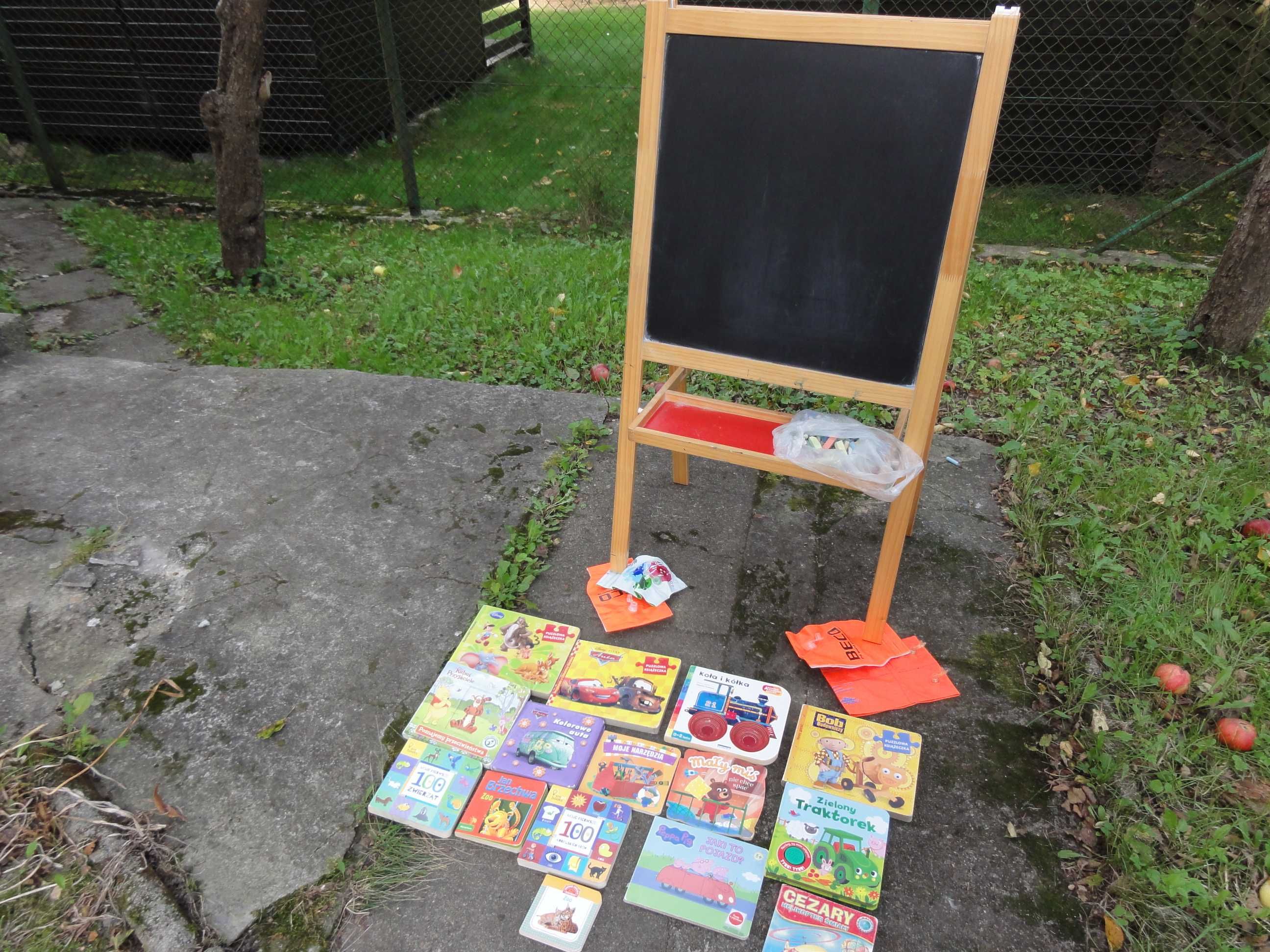 20 książek i 14 puzzli dla małych dzieci stan bdb.